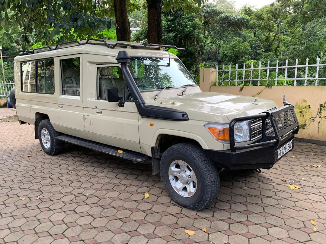 4x4 Safari Land Cruiser for game drives in Serengeti